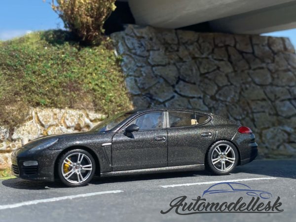 Model auta Porsche Panamera Turbo S