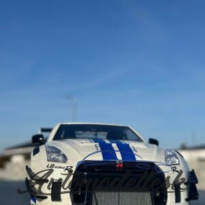 Model auta NISSAN GT-R (R35) W/ LIBERTY WALK BODY KIT 2.0 WHITE AND BLUE ST