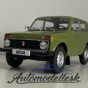 Model auta Lada Niva, olivovo zelená 1976.