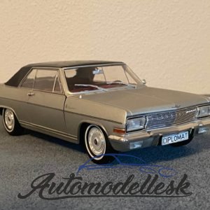 Model auta Opel Diplomat A V8 Coupé.