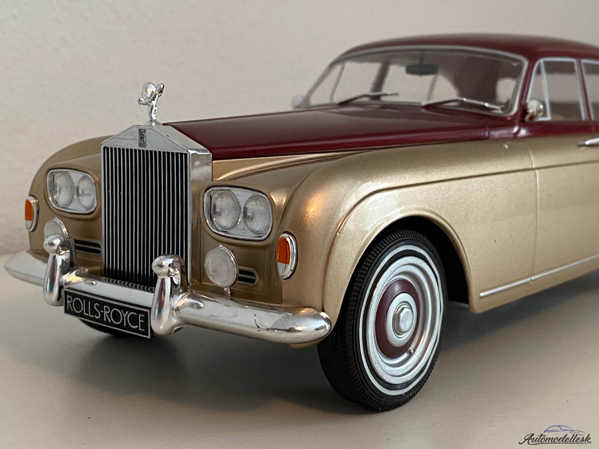 Model auta Rolls Royce Silver Cloud III Flying Spur. Mierka