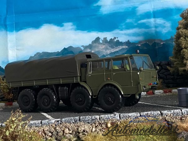 Tatra 813