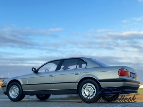 Model auta BMW 740i E38 1994