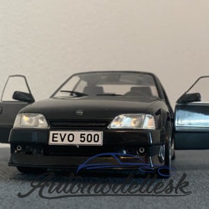 Model auta Opel Omega Evolution 500.