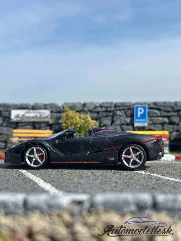 Model auta LaFerrari Aperta, čierna, 2016