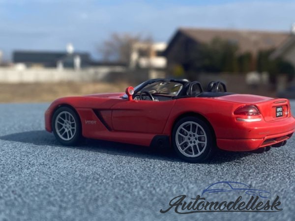 Model auta Dodge Viper SRT, červená 2003