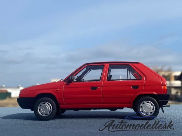 Model auta Škoda Favorit, červená 1989