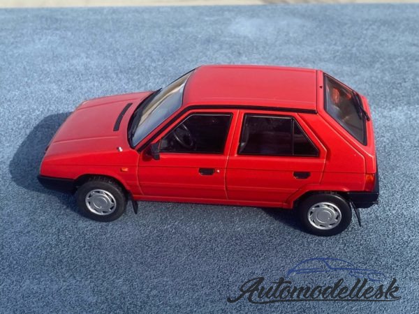 Model auta Škoda Favorit, červená 1989