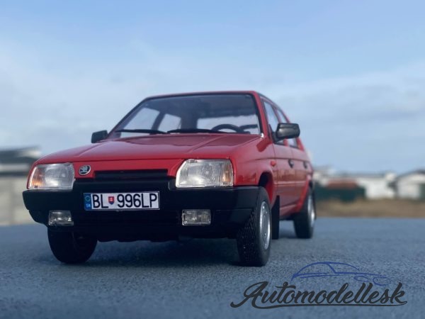 Model auta Škoda Favorit, červená 1989