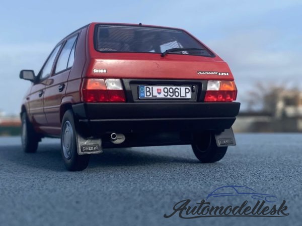 Model auta Škoda Favorit, červená 1989