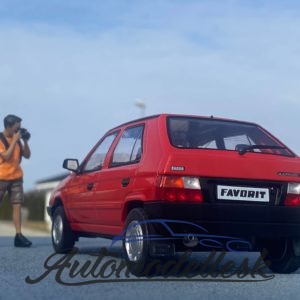 Model auta Škoda Favorit, červená 1989