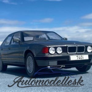 Model auta BMW 740i (E32)