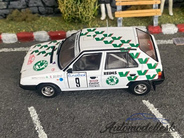 Model auta rally Škoda Favorit