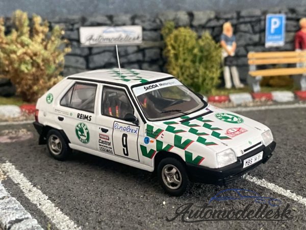 Model auta rally Škoda Favorit