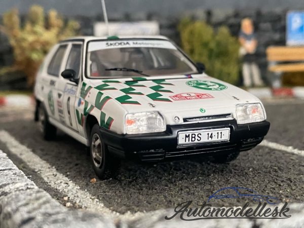 Model auta rally Škoda Favorit