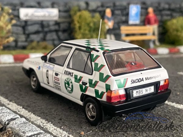 Model auta rally Škoda Favorit