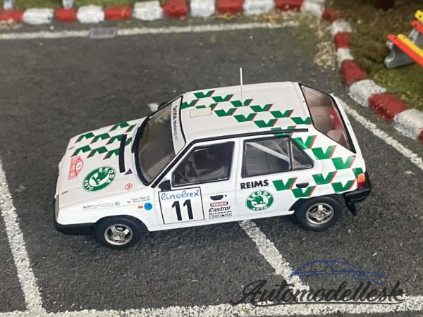 Model auta rally Škoda Favorit,