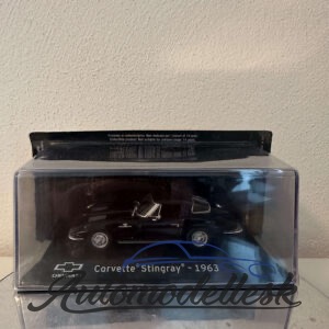 Model auta Chevrolet Corvette Stingray, čierna, 1963