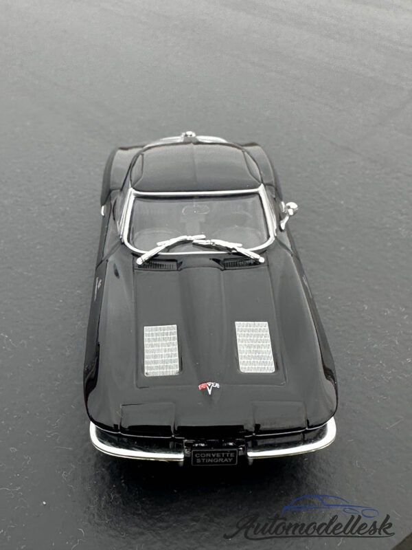 Model auta Chevrolet Corvette Stingray, čierna, 1963