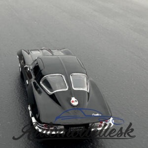 Model auta Chevrolet Corvette Stingray, čierna, 1963
