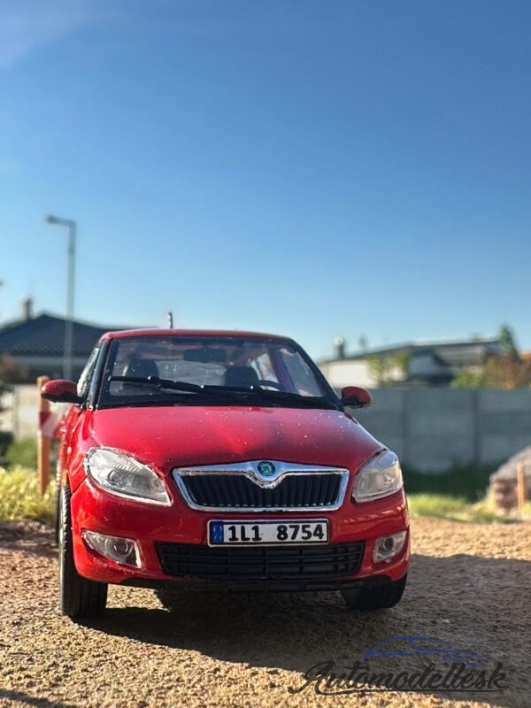 Model auta Škoda Fabia II, červená