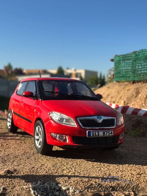 Model auta Škoda Fabia II, červená
