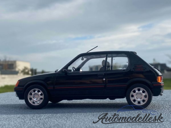 Model auta Peugeot 205 GTI