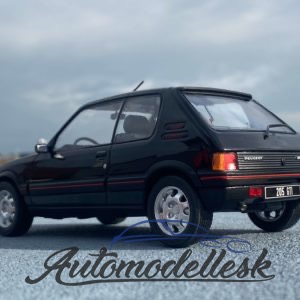 Model auta Peugeot 205 GTI