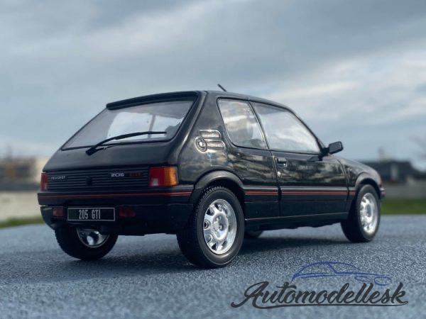 Model auta Peugeot 205 GTI