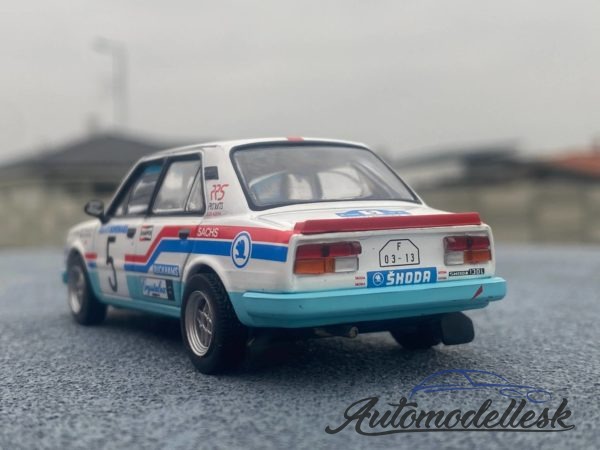 Model auta rally Škoda 130L