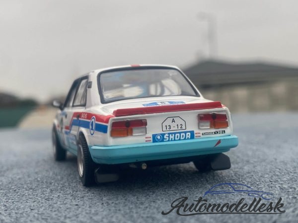 Model auta rally Škoda 130L