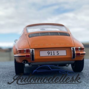 Model auta Porsche 911 S,