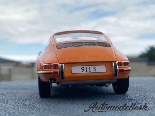 Model auta Porsche 911 S,