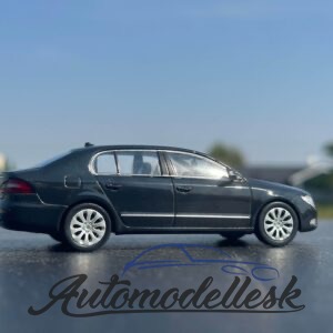 Model auta Škoda Superb II, čierna
