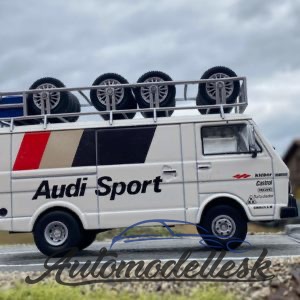 Model auta rally doprovod Volkswagen LT35.