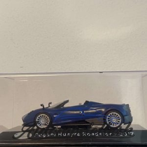 Model auta Pagani Huayra Roadster 2017
