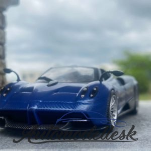 Model auta Pagani Huayra Roadster 2017