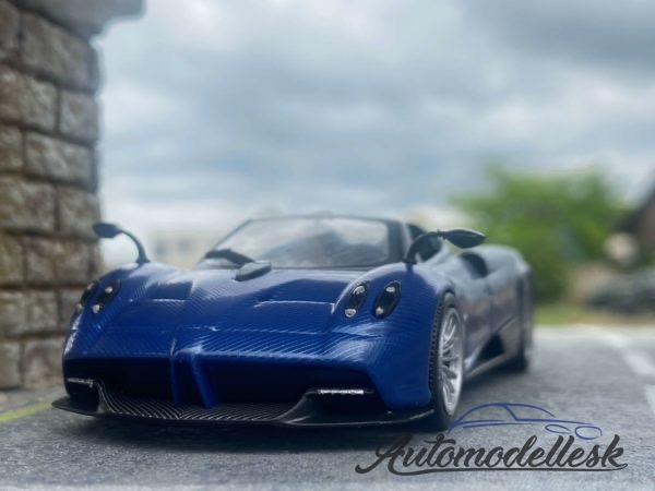 Model auta Pagani Huayra Roadster 2017