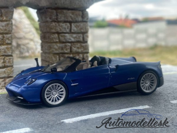 Model auta Pagani Huayra Roadster 2017