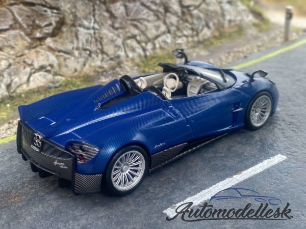 Model auta Pagani Huayra Roadster 2017