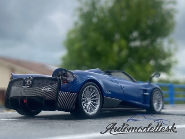 Model auta Pagani Huayra Roadster 2017