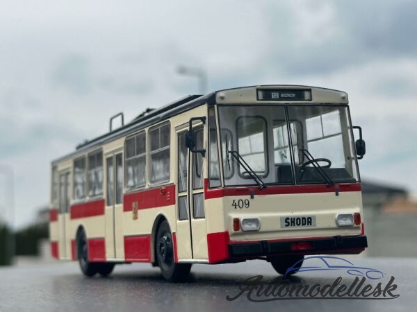 Model Trolejbus Škoda 14 TR