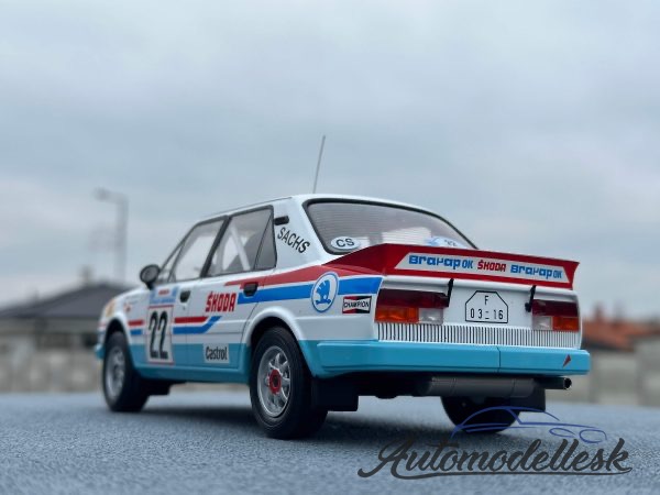 Model auta rally Škoda 130 LR,