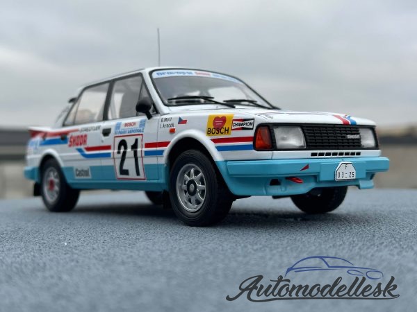Model auta rally Škoda 130 LR
