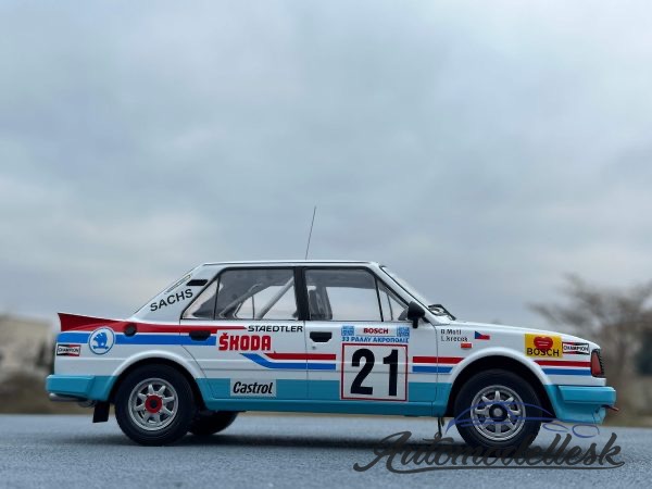 Model auta rally Škoda 130 LR