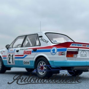 Model auta rally Škoda 130 LR