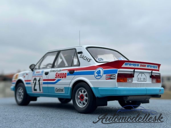 Model auta rally Škoda 130 LR