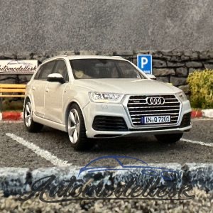 Model auta Audi Q7 2015
