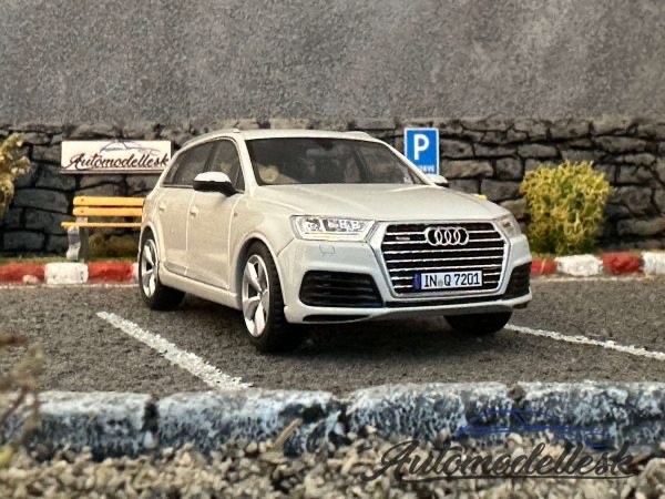 Model auta Audi Q7 2015
