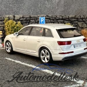Model auta Audi Q7 2015